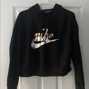 Women’s Nike hoodie half shirt size medium